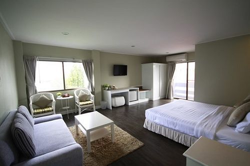 Hotel Alley Хуа Хин Екстериор снимка