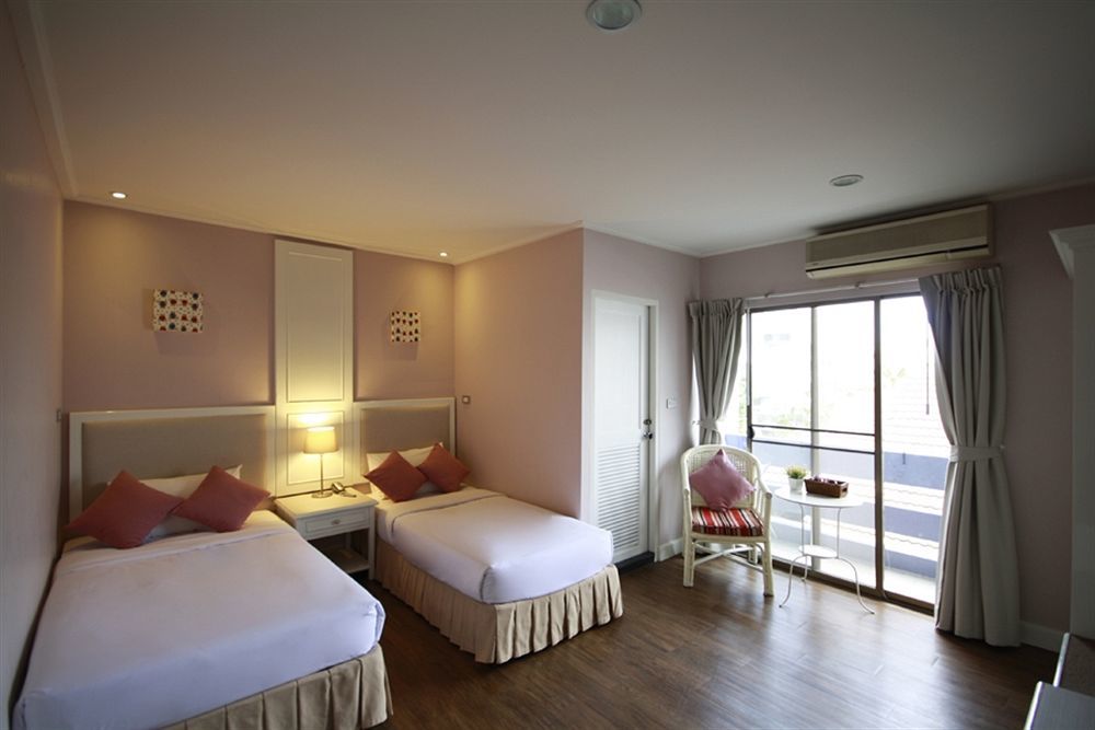Hotel Alley Хуа Хин Екстериор снимка