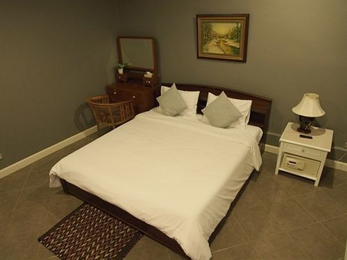 Hotel Alley Хуа Хин Екстериор снимка